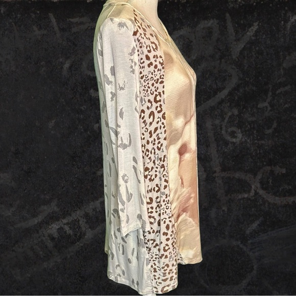 LOGO by Lori Goldstein Neutral Mixed Print Top w/ Twisted Neck Detail Size Small - Picture 12 of 16